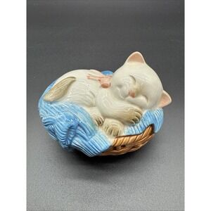 1983 AVON Ceramic Sleeping Siamese Kitty Cat in Basket potpourri Holder Figurine